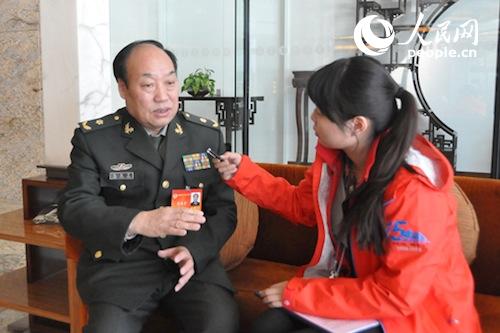 全国政协委员高春芳接受人民网记者采访（人民网记者 赵敬菡 摄）