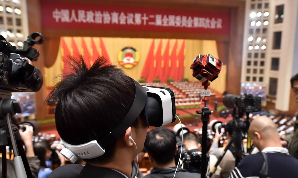 2016两会：新设备造型各异吸引眼球       3月3日，中国人民政治协商会议第十二届全国委员会第四次会议在北京人民大会堂开幕。各家媒体纷纷亮出秘密武器，各种全景拍摄设备亮相，造型各异引人关注。