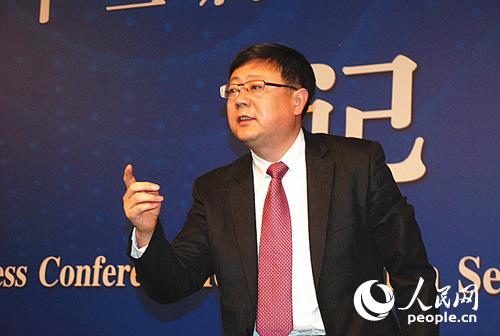3月11日，环境保护部部长陈吉宁在记者会上称：实施环境保护税法是鼓励企业少排污。人民网记者王继亮摄