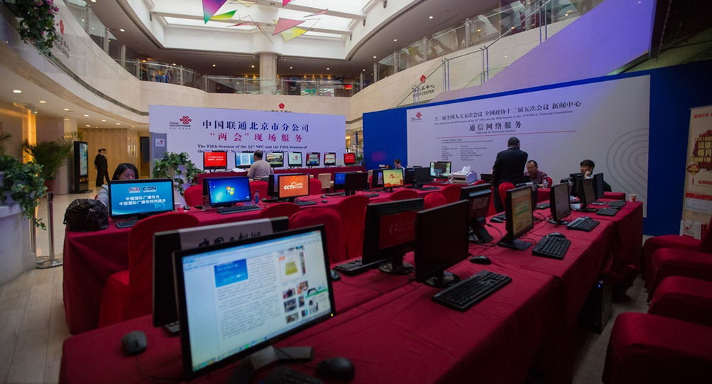 走进梅地亚中心 看中外媒体的两会阵地   设于北京梅地亚中心的“两会”新闻中心2月27日开始正式启动，为境内外记者提供24小时服务。