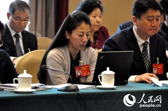 3月6日，全國人大代表、全國青聯副主席楊揚在審議政府工作報告 人民網記者金洪花攝