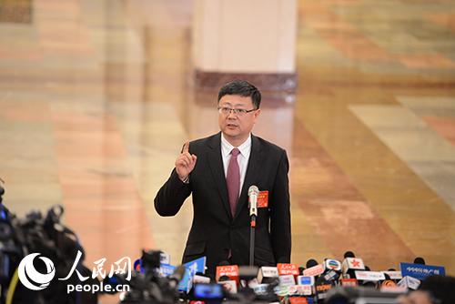 環境保護部部長陳吉寧接受記者提問 人民網記者張啟川攝
