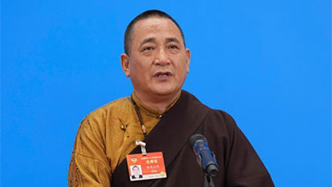 洛桑山丹：脫貧攻堅讓西藏人民的生活方式“一步跨千年”  		全國政協委員洛桑山丹通過網絡視頻方式接受媒體採訪。洛桑山丹用一組數據介紹了西藏70年的發展變化，他說，1959年，西藏的生產總值僅為1.74億元，人均收入隻有142元﹔2020年，西藏生產總值達到1902.74億元，農村居民人均可支配收入達到14598元，變化翻天覆地。【詳細】