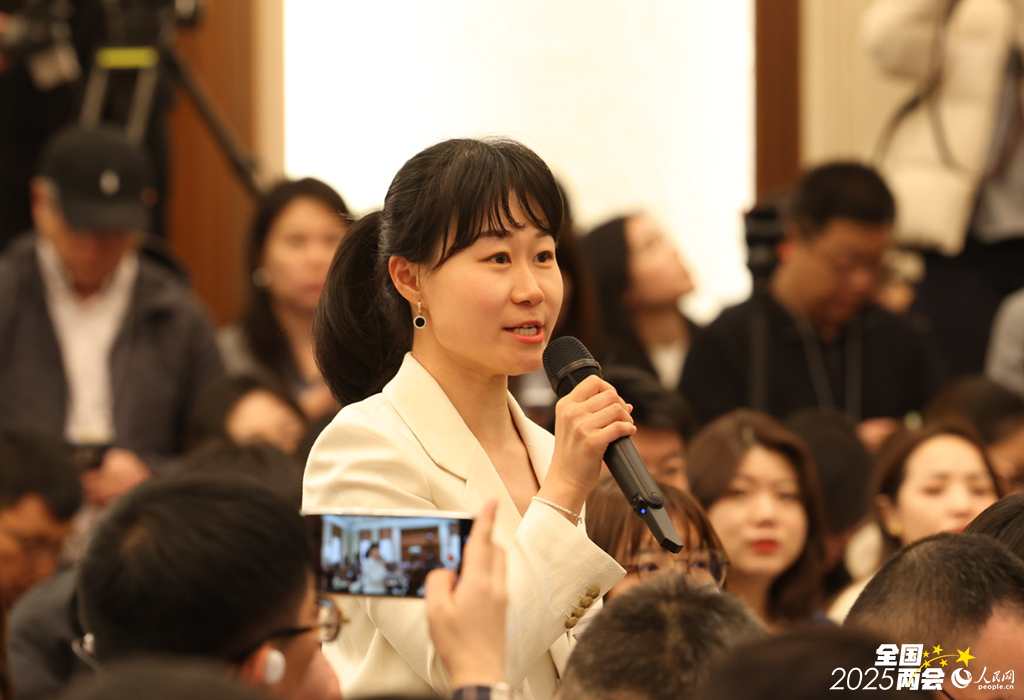 中国日报记者提问。人民网记者 李兆民摄