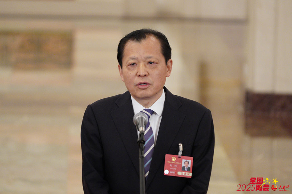 交通运输部部长刘伟接受媒体采访。人民网记者 许峥摄