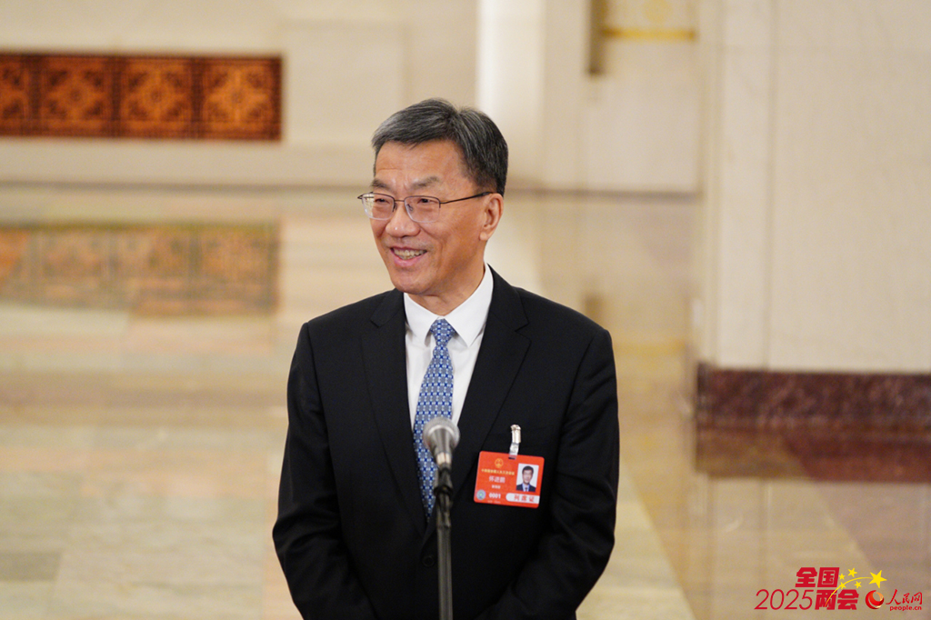 教育部部长怀进鹏接受媒体采访。人民网记者 许峥摄