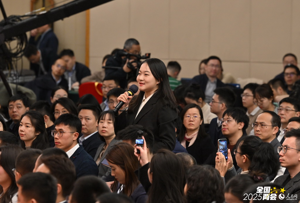 澎湃新闻记者提问。