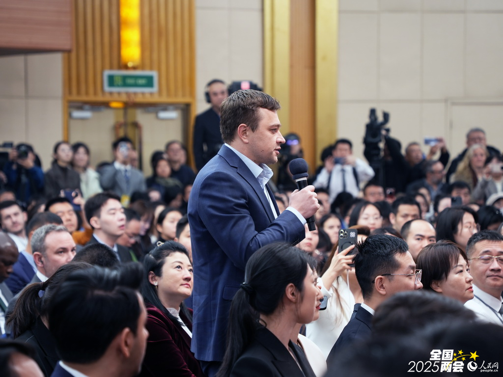 俄罗斯塔斯社记者提问。