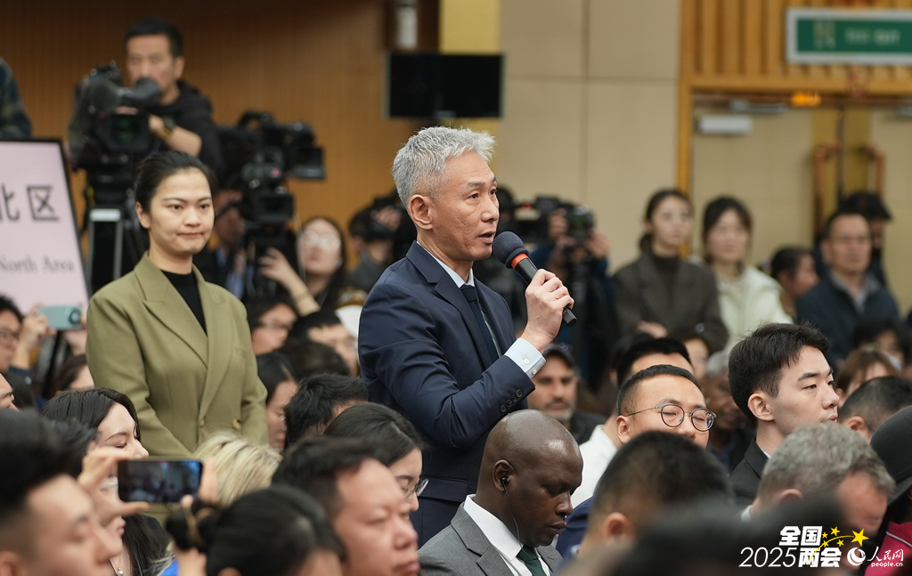 路透社记者提问。