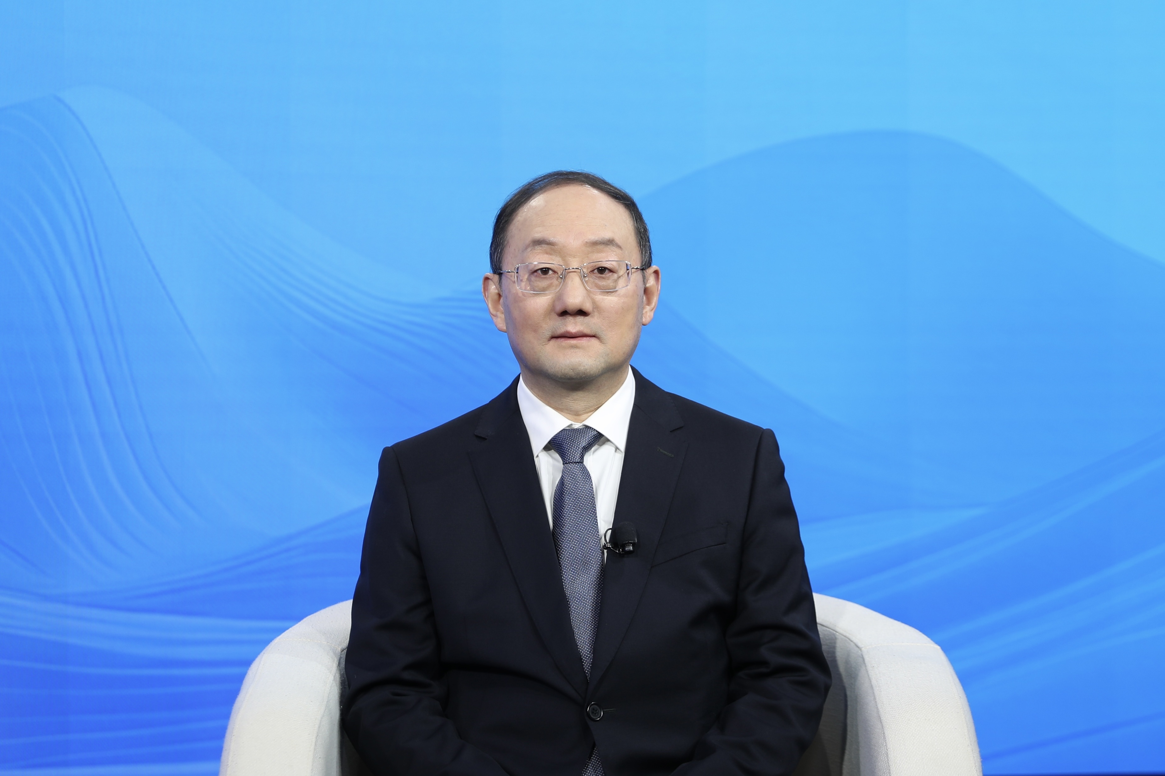 全国政协常委、副秘书长，台盟中央副主席兼秘书长江利平