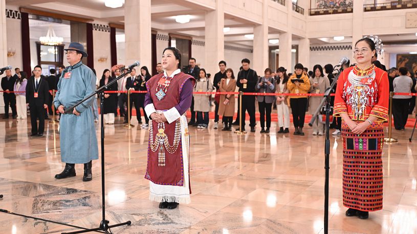 CPPCC members attend group interview ahead of closing meeting