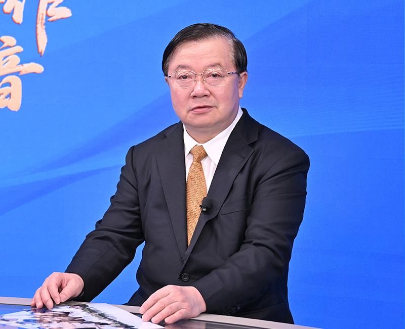 曹鸿鸣                  全国人大常委会委员、致公党中央副主席                                      致公党中央将继续在多党合作的道路上精准建言、务实献策。                  