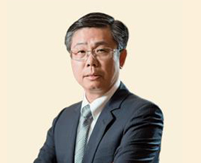 黄敏利                  全国政协委员、敏华控股董事长                                      香港低税率、国际化的营商环境，为AI技术落地转化提供了肥沃土壤，也使香港成为吸引海外高端AI人才的强力“磁场”。