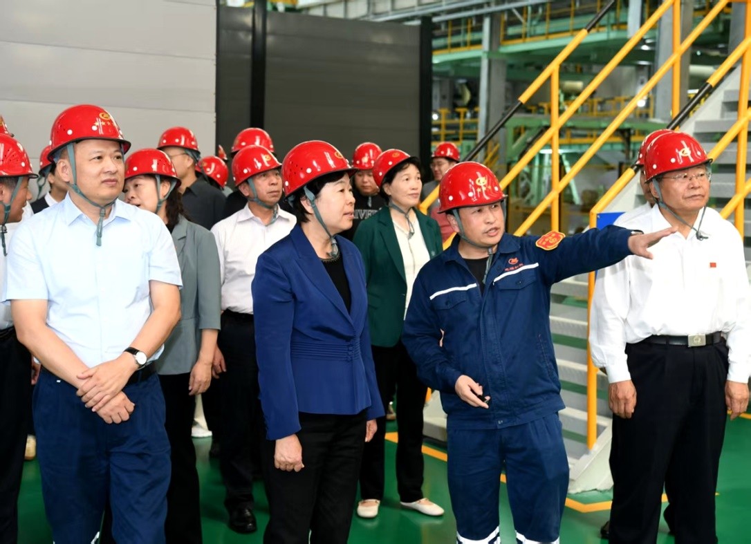 2025年9月,民建中央常务副主席秦博勇率队在湖南考察长江流域产业绿色转型升级情况。