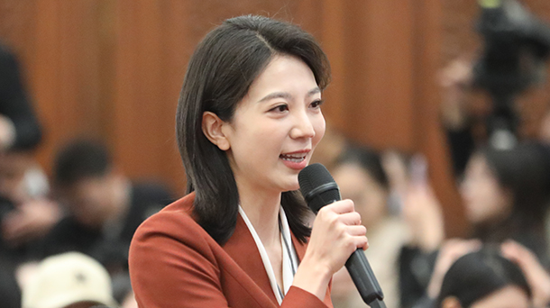 中央广播电视总台记者现场提问