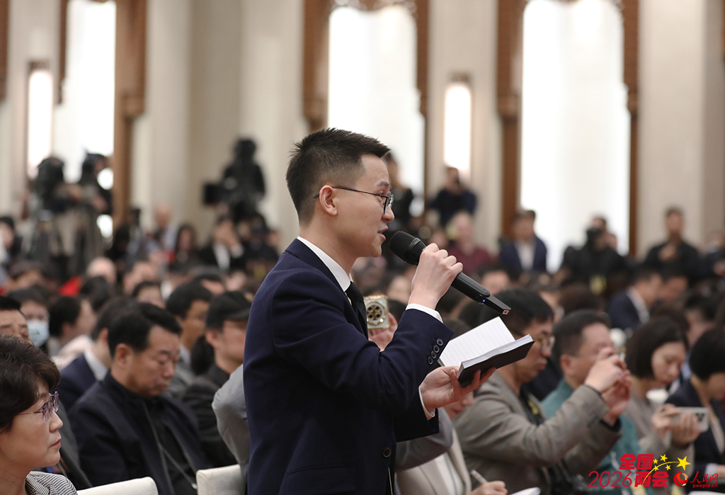 新华社记者现场提问。人民网记者 尹星云摄