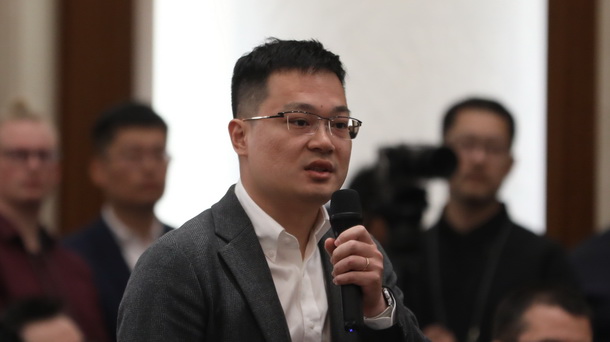 光明日报记者现场提问