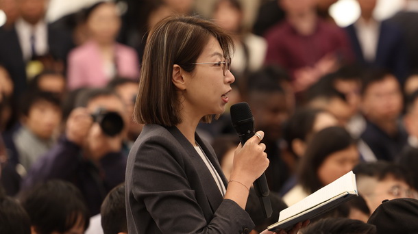 人民日报记者现场提问