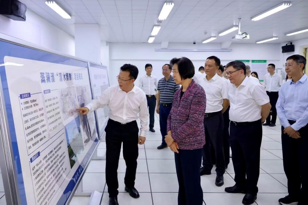 2025年7月,台盟中央主席苏辉带队赴重庆市开展调研,听取江北区溉澜溪“清水绿岸”项目情况介绍。