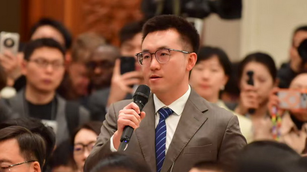 人民日报记者现场提问