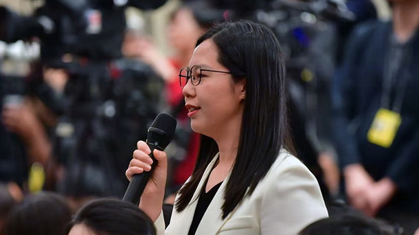 新华社记者现场提问