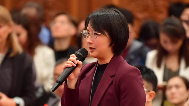 美国消费者新闻与商业频道记者现场提问