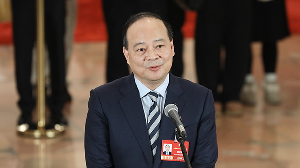 全国政协委员曾毓群接受媒体采访