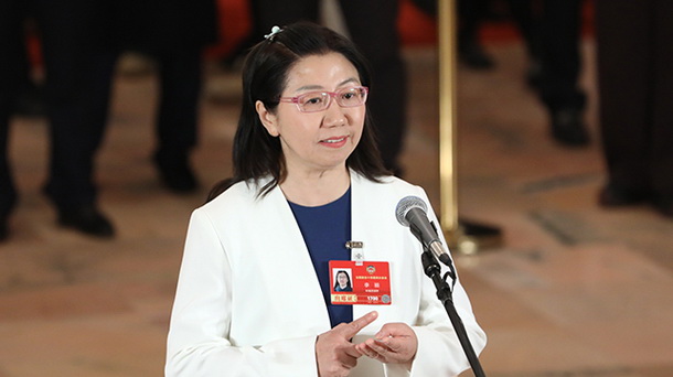全国政协委员李颖接受媒体采访