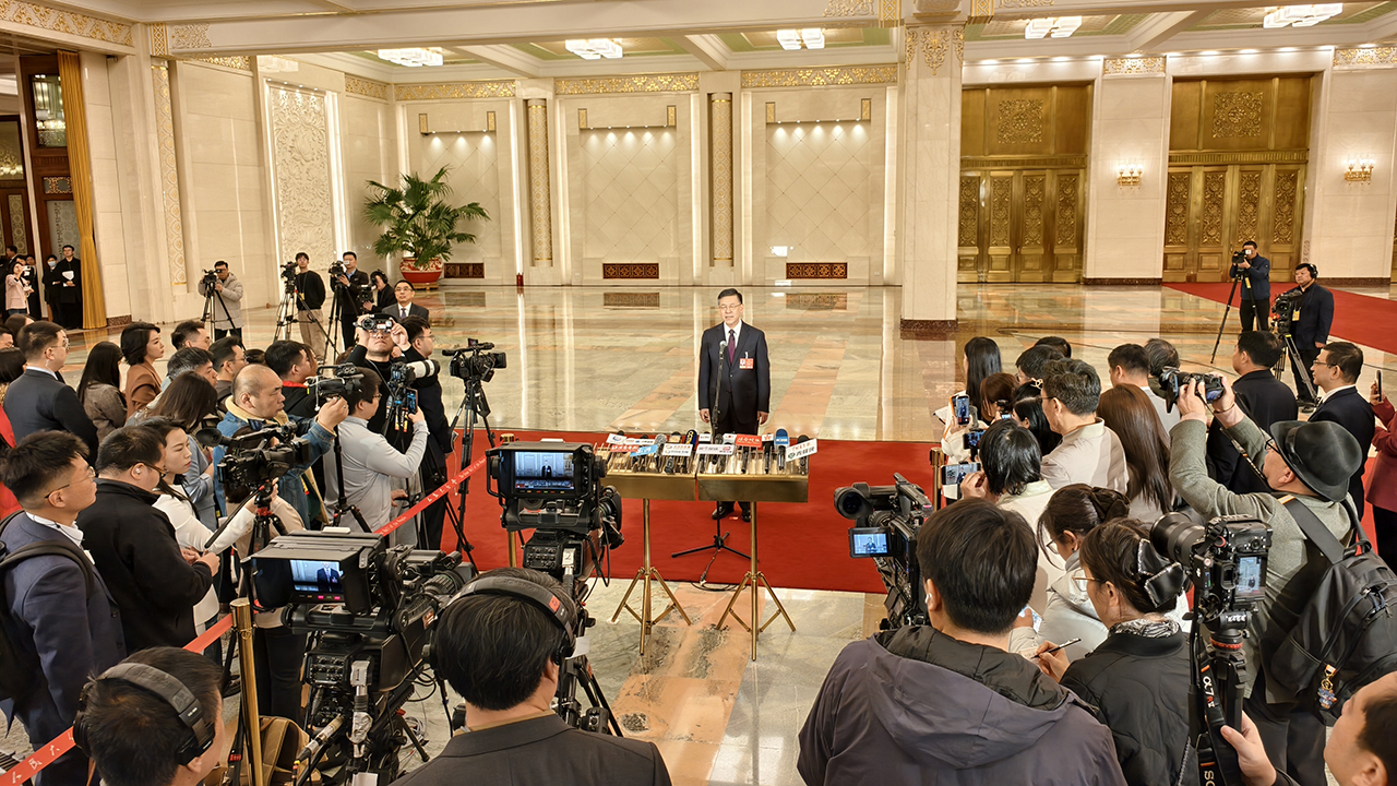 十四届全国人大四次会议首场“部长通道”集中采访活动