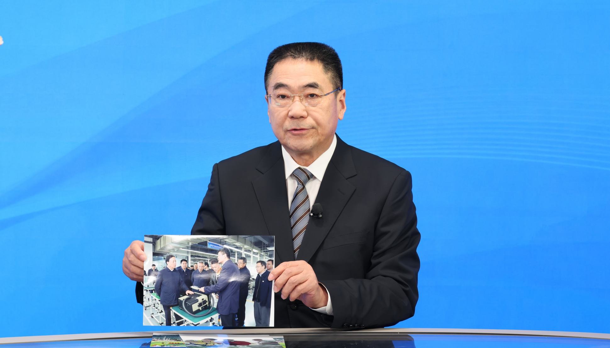 九三学社中央副主席刘政奎：以实干建言绘就多党合作履职新图景2025年，九三学社中央向全国政协十四届三次会议提出提案72件，共21件集体和委员个人提案入选全国政协重点提案，7件提案入选全国政协2025年度好提案，其中关于企业科技创新、退役动力电池循环利用等意见建议被相关部门采纳，并推动出台多项政策文件。