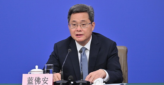 財政部部長藍佛安回答記者提問