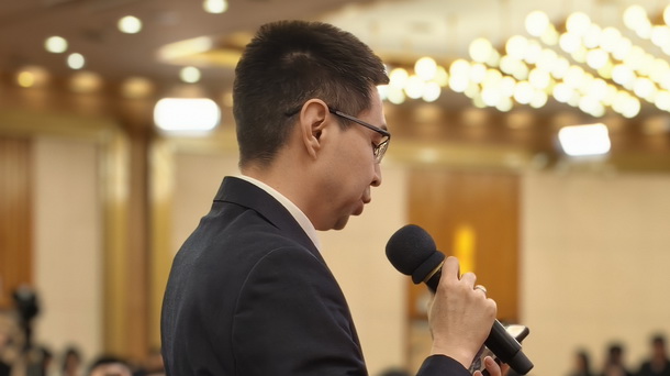 哈通社記者現場提問
