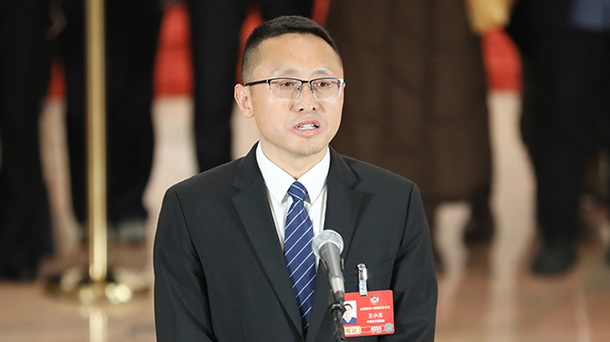 全国政协委员王小龙接受媒体采访