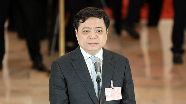 全国政协委员南存辉接受媒体采访