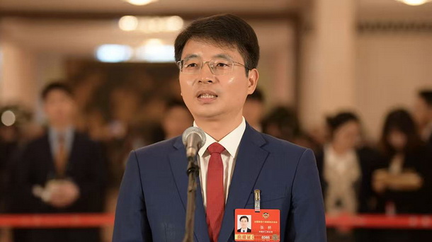 全国政协委员张桥接受媒体采访