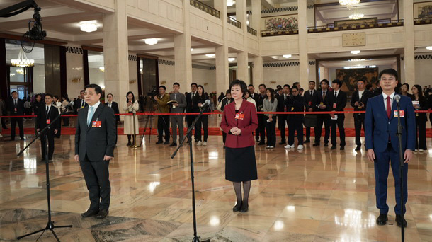 第二场“委员通道”集体采访