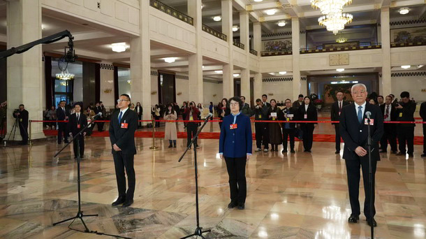 第二场“委员通道”集体采访