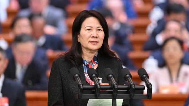 霍金花委员发言