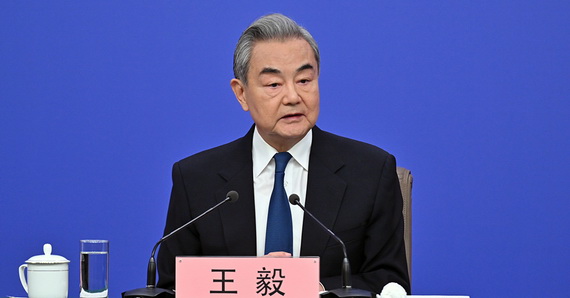 外交部长王毅回答记者提问