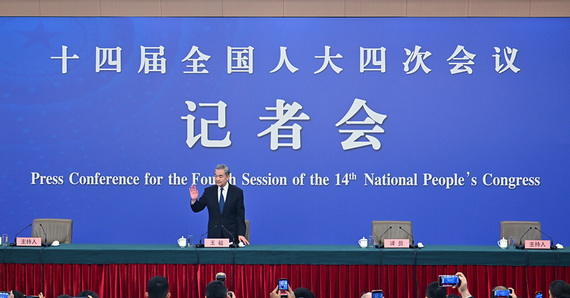 外交部长王毅回答记者提问