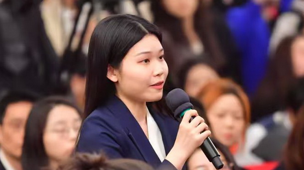 中国新闻社记者现场提问