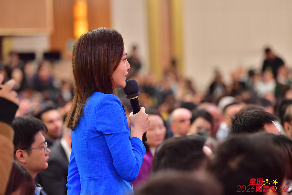 深圳卫视记者现场提问。