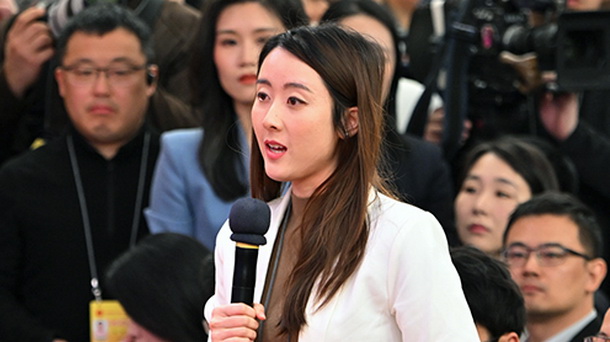 新加坡亚洲新闻台记者现场提问