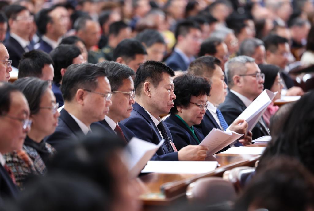 全国政协十四届四次会议举行第三次全体会议