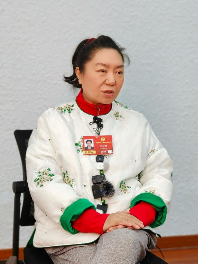 全国政协常委、中国国家话剧院院长田沁鑫。人民网记者 王晓啸摄