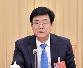 赵龙                  全国人大代表、福建省省长                                     这些年来，我们牢牢守住实体经济根基，坚持把培育壮大县域重点产业链作为重要抓手，以“链”布局、因“链”集聚、靠“链”发力。                  