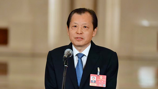 交通運輸部部長劉偉接受記者採訪