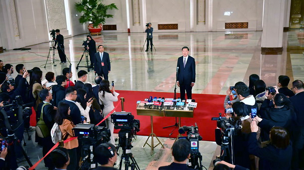 國家體育總局局長高志丹接受記者採訪