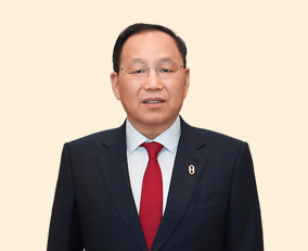 张兴海                  全国政协常委，全国工商联副主席、赛力斯集团董事长                  车企要加大研发投入，解决“卡脖子”问题。同时，车企之间要比技术、比产品、比安全，把车做好。