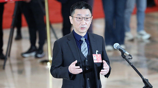 全国政协委员李心草接受媒体采访